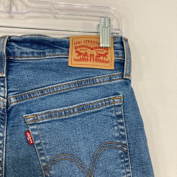 Levi's size 28 Wedgie Straight Leg Blue Medium Wash Button Fly Ankle Jeans - Picture 11 of 12